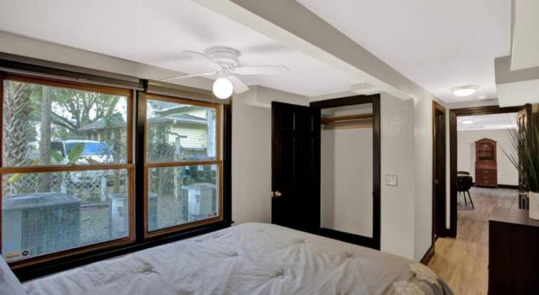 Unique Downtown 2br 2ba close to everything Apt. B — photo 2