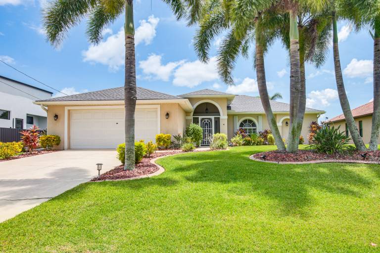 Game Room & Hot Tub: Easy Cape Coral Adventures — photo 3