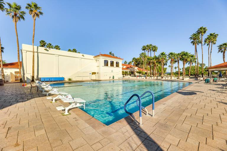 Val Vista Lakes Group Getaway: Hot Tub Access! — photo 4