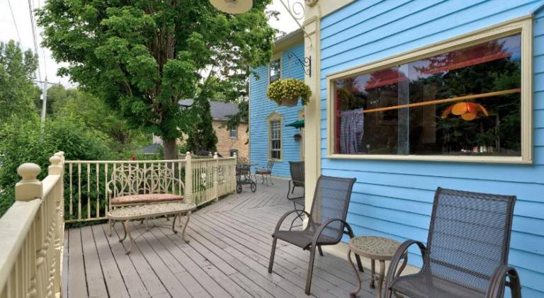 House with hot tub — photo 4