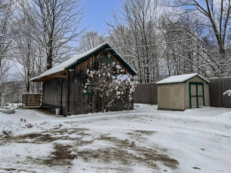 Cabin with BBQ in Rutland, VT