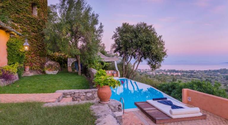 Fully equipped villa with grill, private pool & hot tub | Suitable for remote work | Dogs allowed — photo 3