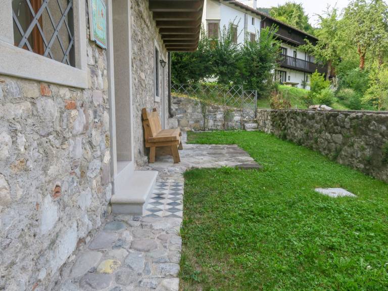 Apartment with garden — photo 2