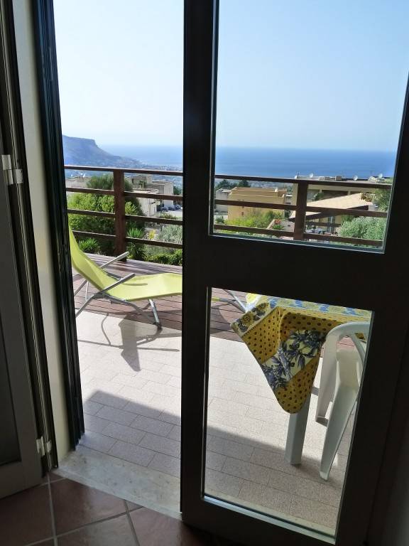 Apartment with garden & patio | Nature view — photo 4