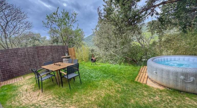 Vacation home with hot tub | Dogs allowed — photo 4