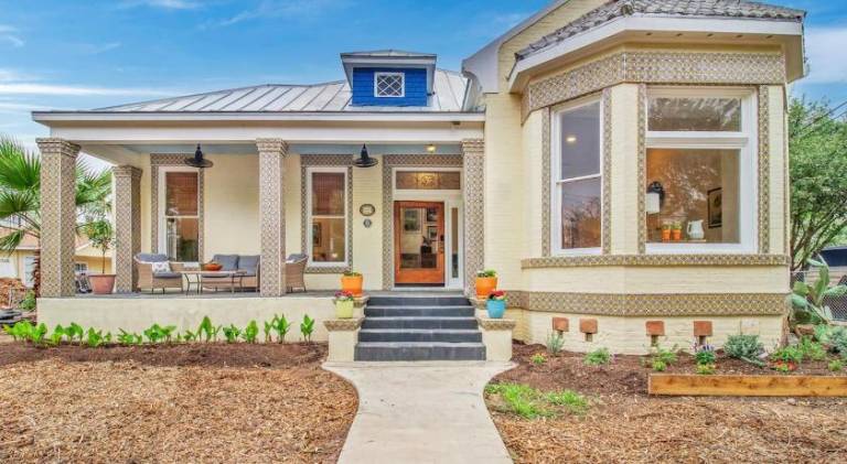 Fully equipped villa with terrace & BBQ | Next to Tower of the Americas | Perfect for remote work | Pets are welcome in San Antonio, TX