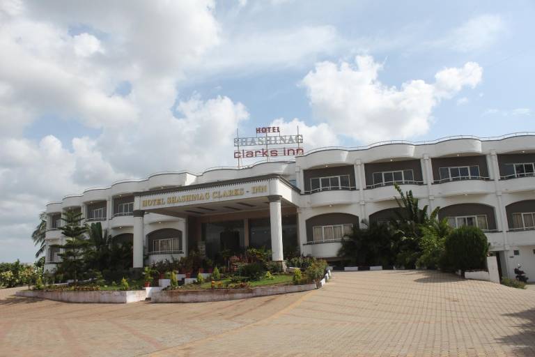 AMOGHRAJ Hotel shashinag