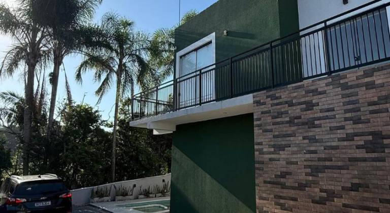 House with pool — photo 4