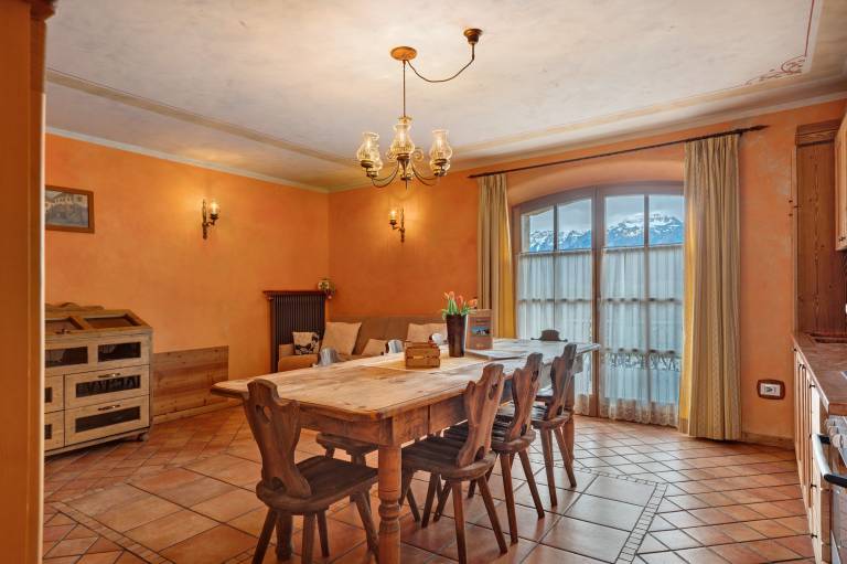 Apartment 'Golden' with Mountain View, Shared Garden and Wi-Fi in Predaia
