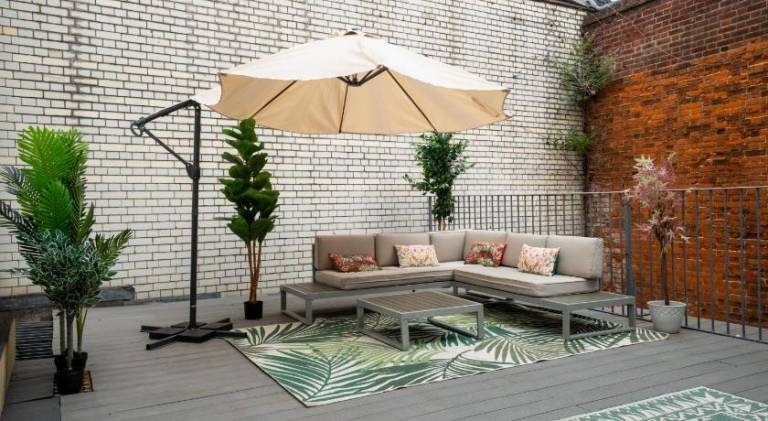 Spacious Luxury 2 Bedroom City Centre Apartment with Terrace & High Ceiling — photo 4