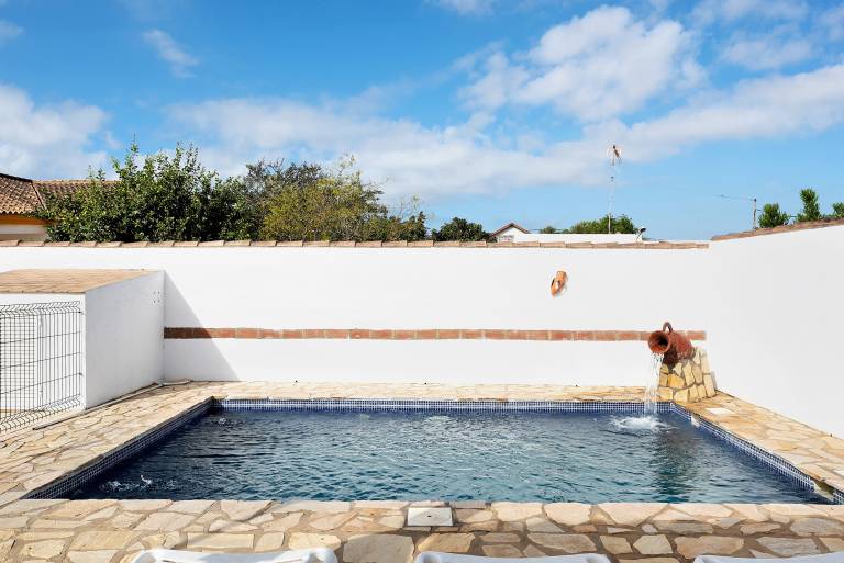 Charming vacation home with pool, BBQ & patio | Dogs allowed in Cádiz