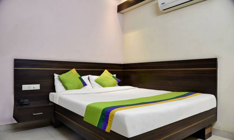 Accommodation  Near Sudarshan Palace Hotel