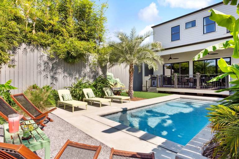 House  East Riverside