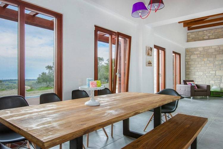 Fully equipped house with terrace, private pool & yard | Pets are welcome — photo 3
