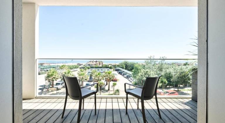Serviced apartment with pool & terrace | Next to the beach | Pet-friendly — photo 2