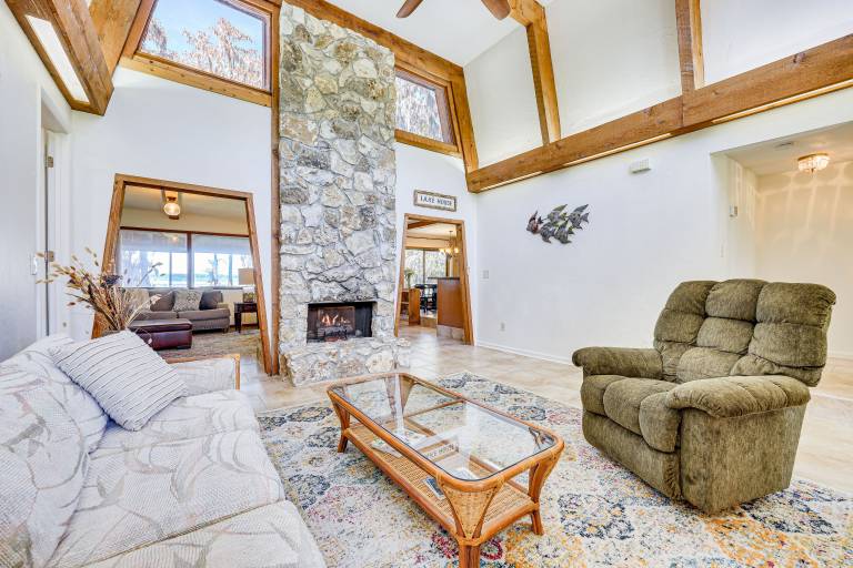 Unique Melrose Home w/ Private Dock & Lake Access! — photo 2