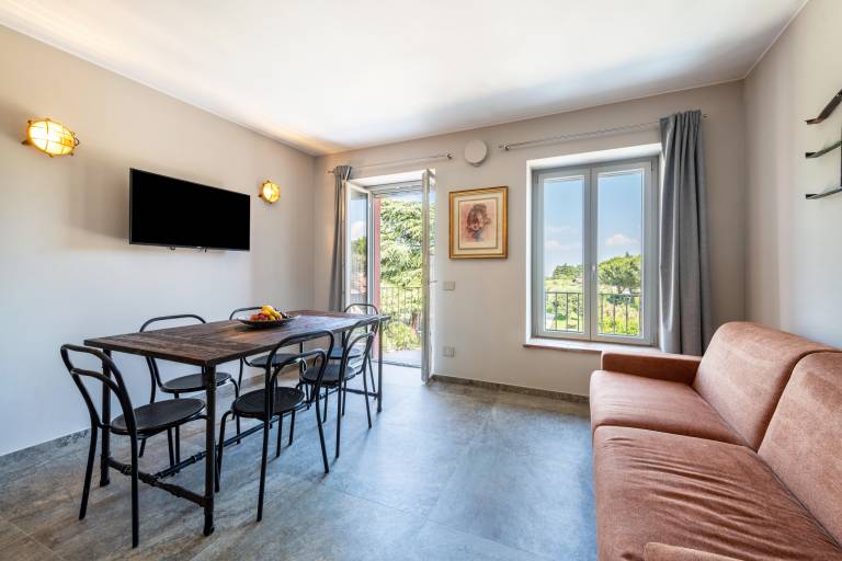 Apartment 'Abaye 5 Barolo - Charm' with Lake View, Wi-Fi and Air Conditioning — photo 4