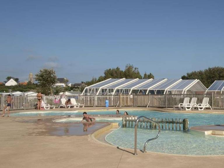 Child-friendly nice bungalow with heated pool & patio | Next to the beach | Dogs allowed — photo 3