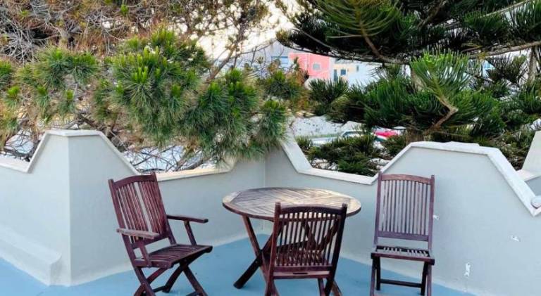 Rental apartment with patio — photo 3
