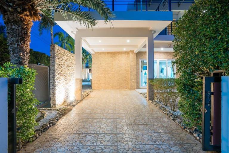Wonderful villa with pool, garden & grill | Perfect for remote work | Pets allowed — photo 5
