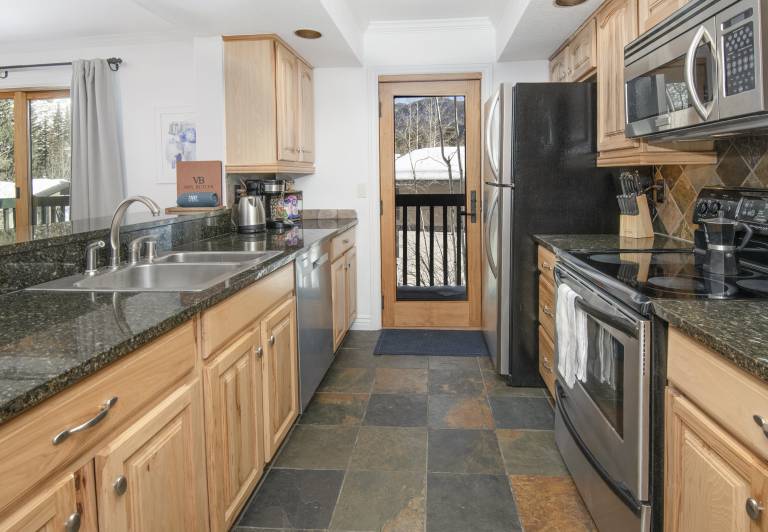 New Listing! Ground Floor Unit 10 mins to Vail Tennis Courts — photo 3