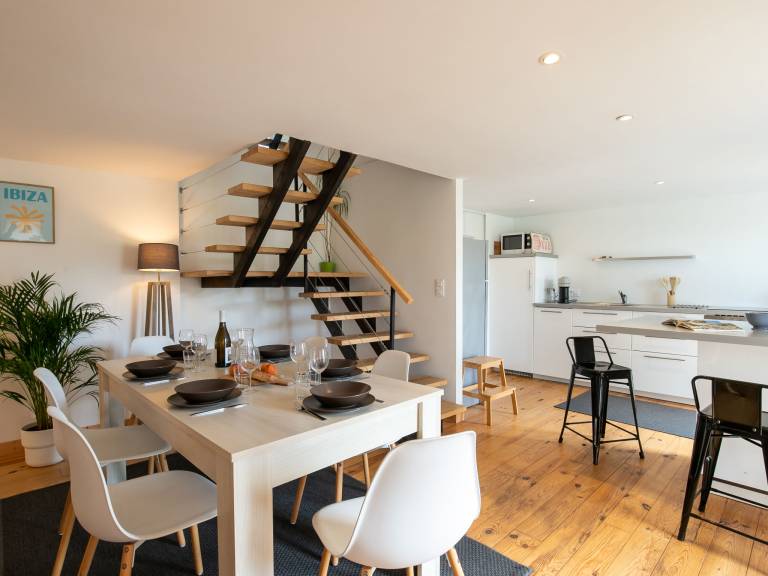 Fully equipped vacation home with yard, patio & barbeque | Pet-friendly — photo 3