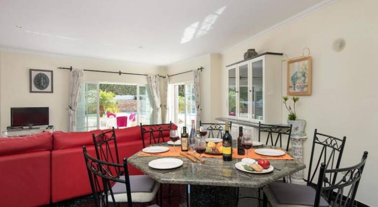 Fully equipped villa with patio, private pool & garden | Suitable for remote work | Pet-friendly — photo 3