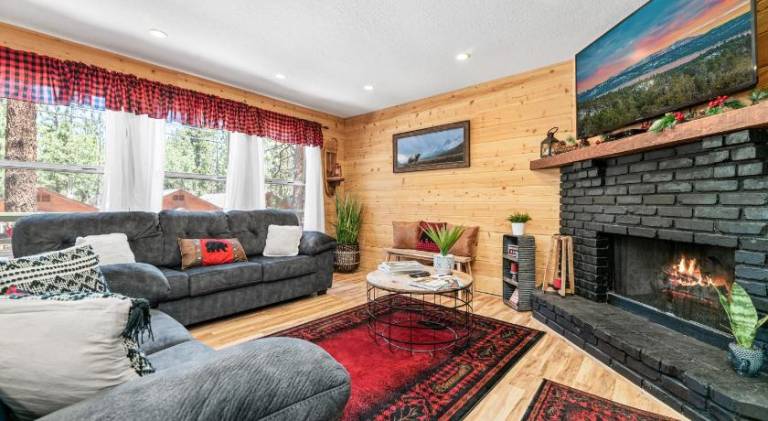 The Twisted Twig - Great amenities! Patio Deck for nights under the stars & trees, and Hot Tub! in Big Bear Lake, CA