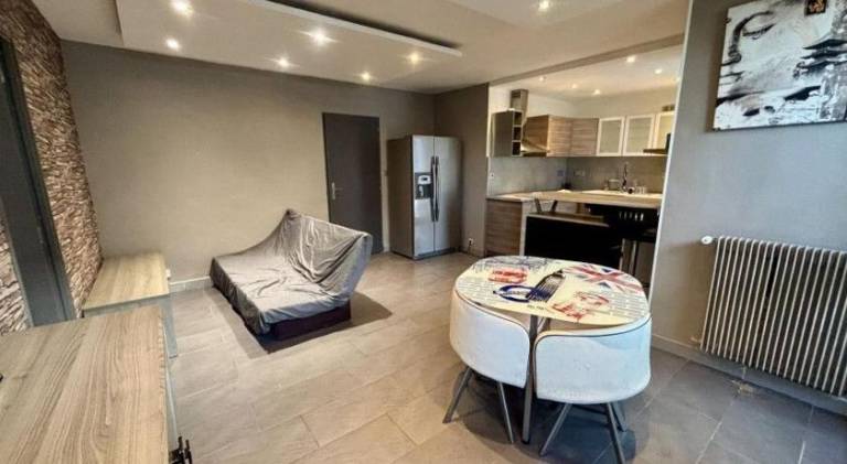 Holiday apartment with 1 room for 2 persons in Vitrolles