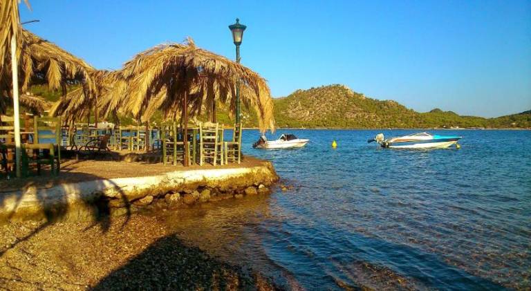 Beautiful house by the sea, Loutraki Skaloma. — photo 4