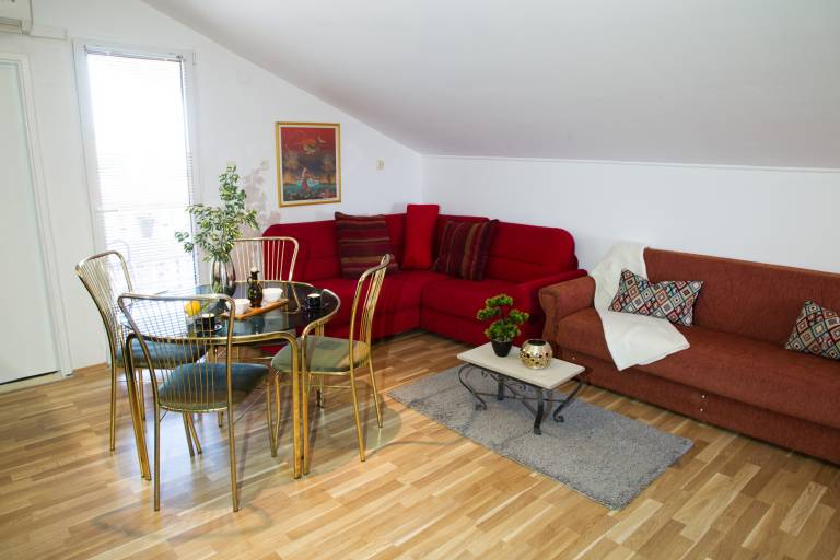 Fully equipped pleasant rental apartment with grill, patio & yard | Dogs allowed — photo 2