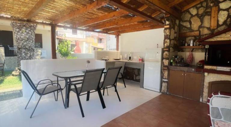 Nice serviced apartment with BBQ, patio & yard | Beach nearby | Suitable for remote work | Pets are welcome — photo 2