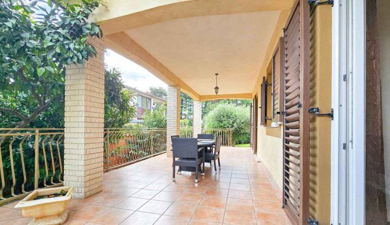 Holiday apartment with terrace — photo 4