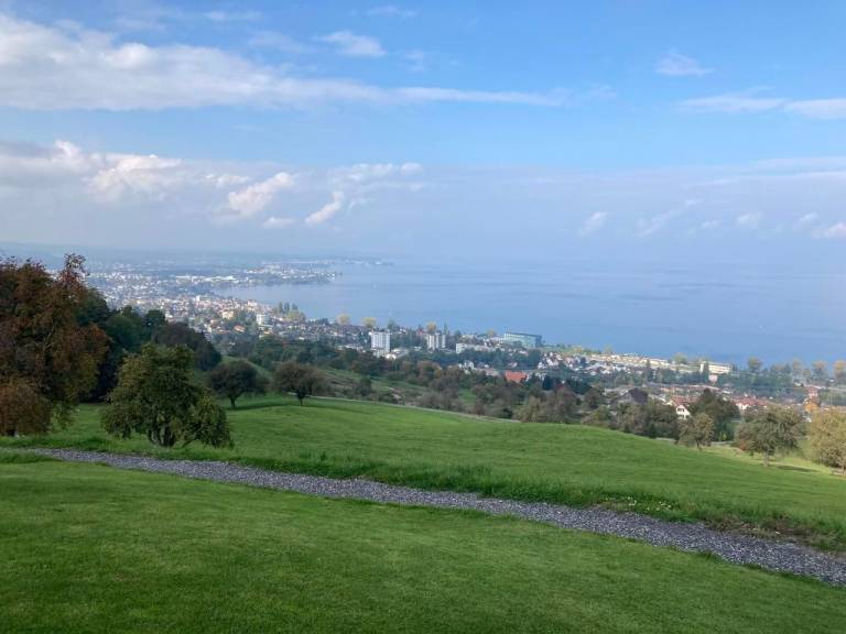 Ferienwohnung mit Weitblick auf den Bodensee