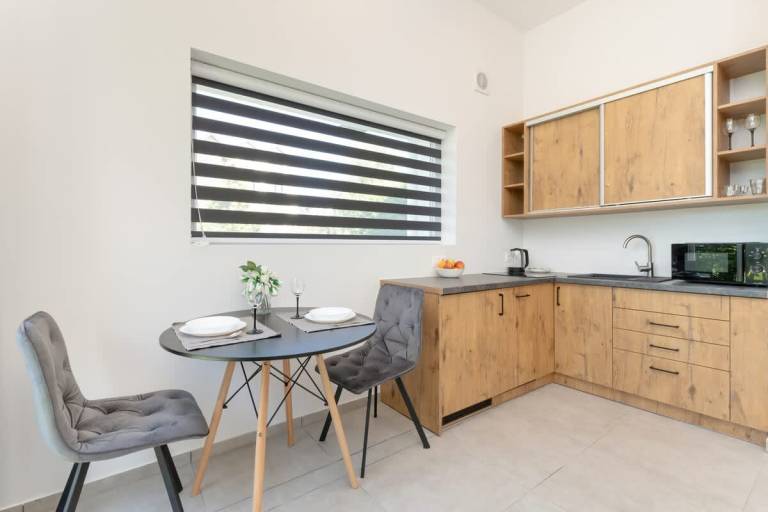 Rental apartment with yard — photo 3