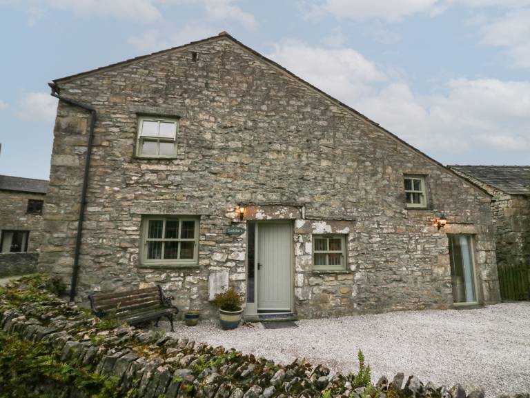 Cottage with garden — photo 2