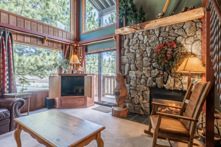 Condo with barbeque, sauna & hot tub | Lake view — photo 3