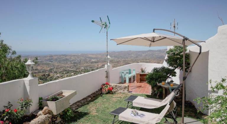Vacation home with patio, barbecue & garden — photo 5