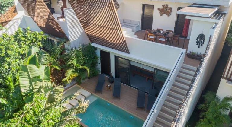 Villa with hot tub & pool — photo 5