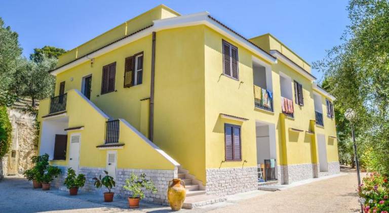 Vacation home with grill & yard in Vieste