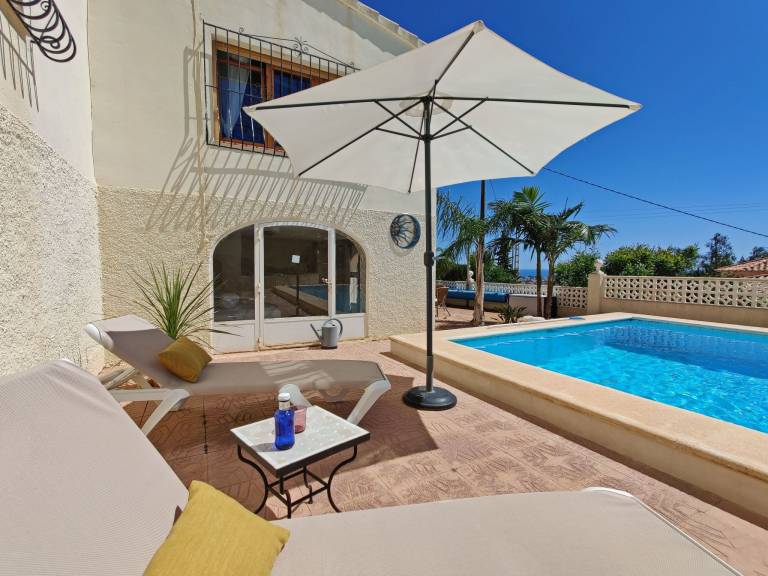 House with barbeque, private pool & yard — photo 4