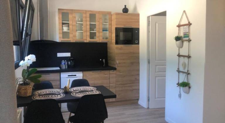 Charmante maisonnette avec terrasse a 100m de la plage in Caen