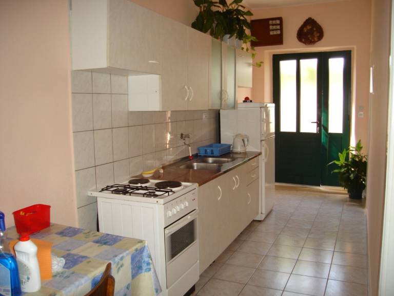 Apartment with patio & garden | Garden view — photo 3