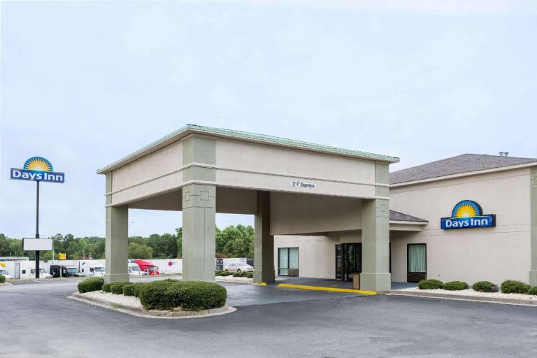 Days Inn by Wyndham Lugoff in Lugoff, SC