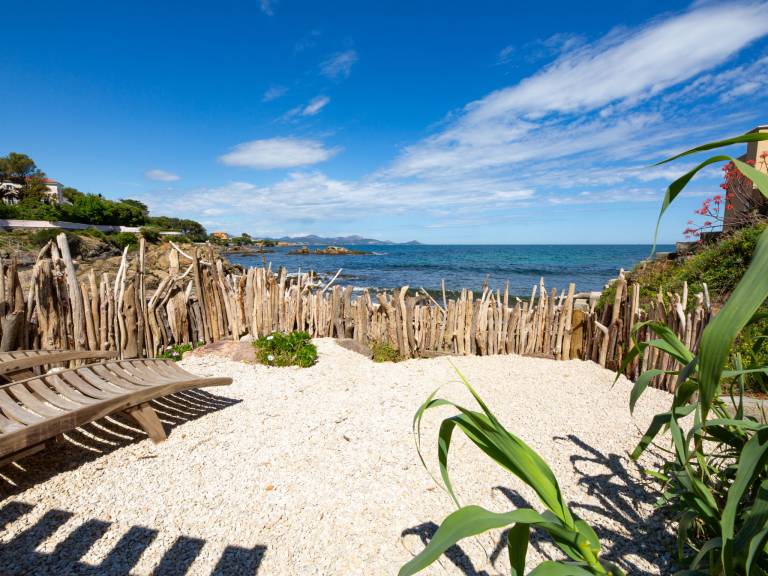 Family-friendly charming vacation home with garden, grill & patio | Sea view | Pets allowed — photo 4