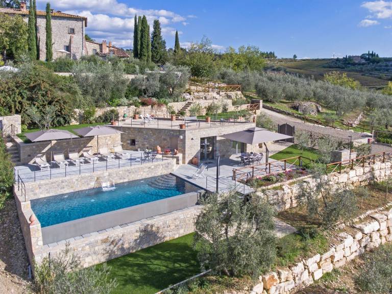 Voll ausgestattete großzügige Villa mit privatem Pool, Garten und Grill
