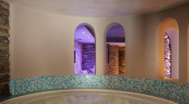 Apartment with barbeque, terrace & heated pool — photo 3
