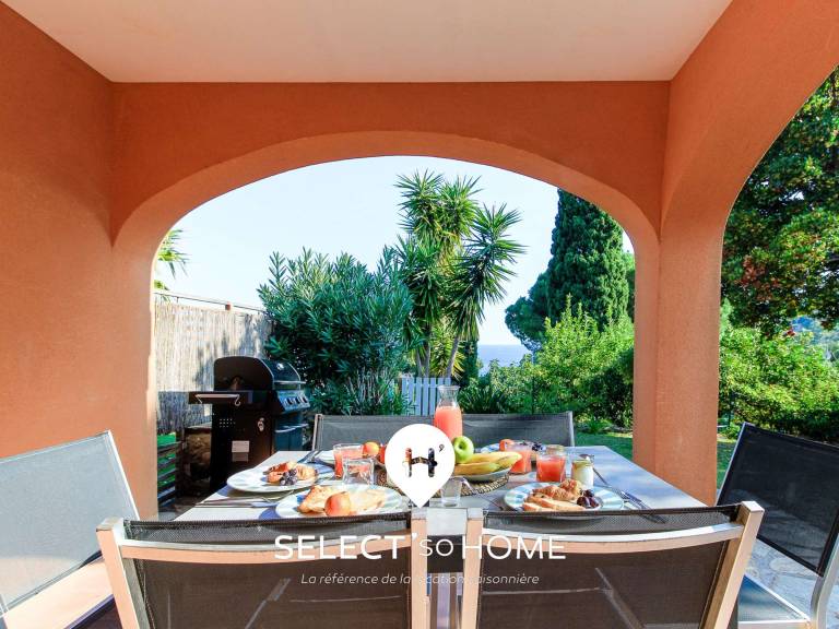 House with yard & barbecue — photo 2