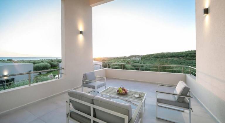 Villa with terrace, garden & private pool — photo 3