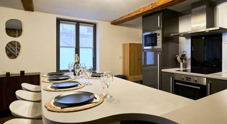 Apartment with hot tub & terrace | Next to Lille Cathedral — photo 4